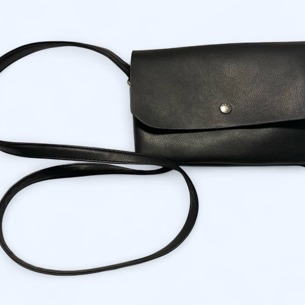 NWOT Elegant Roots Faux Leather Crossbody Bag